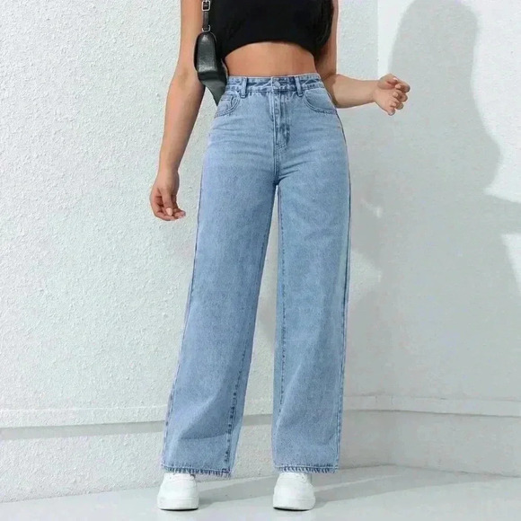 Light Wash Casual Women's Loose Fit Straight-Leg Jeans With Pockets - Picture 4 of 6